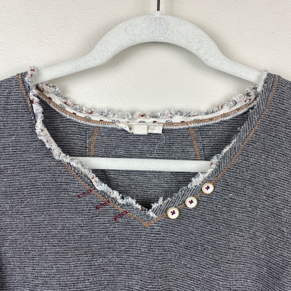 Hem & Thread Tank Top - Size Medium - Picture 2 of 6